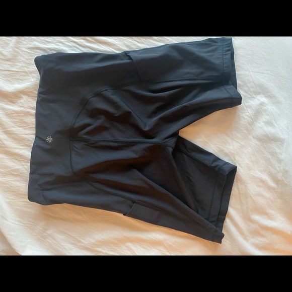 Athleta Ultimate Stash pocket 7” Short - Picture 4 of 7